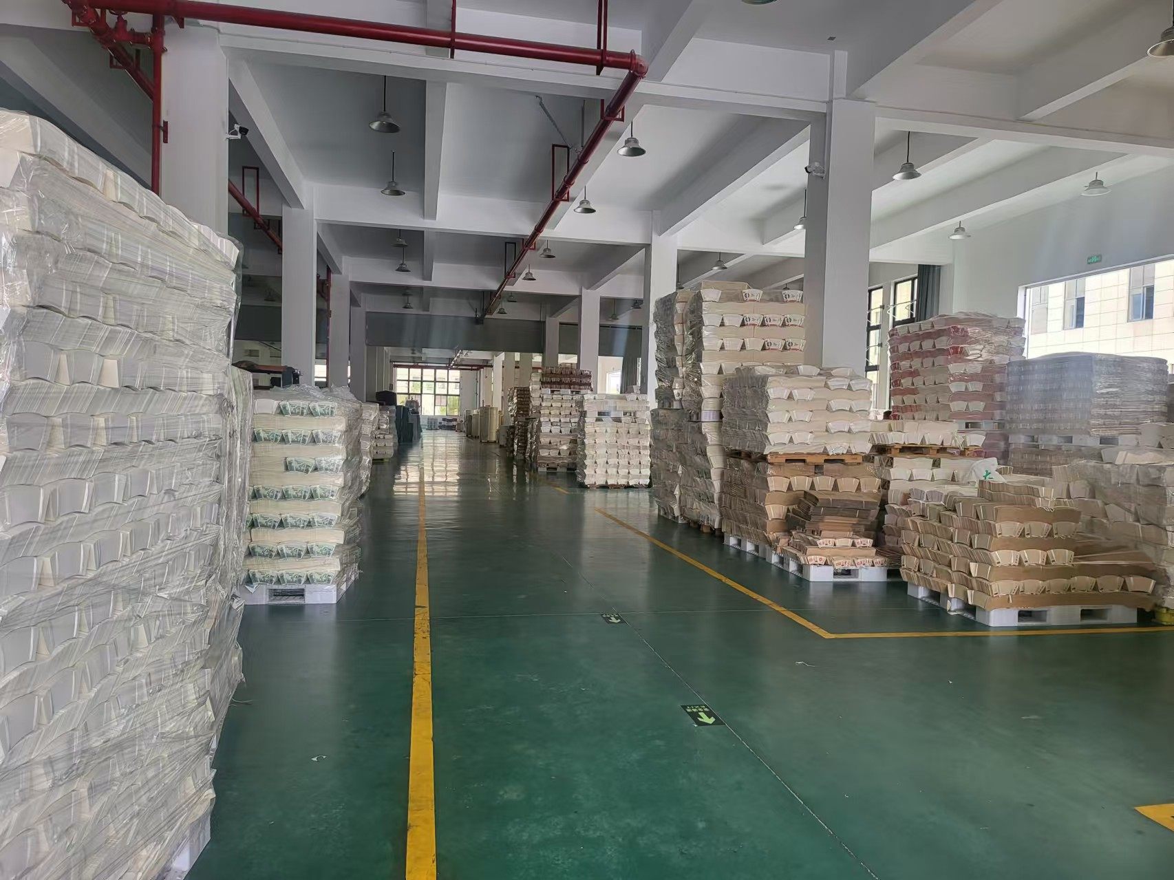 Fan-shaped warehouse