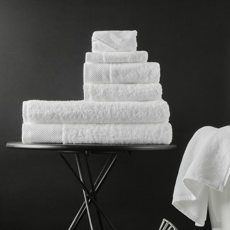 Premium Platinum Sateen Cotton Towels – Superior Softness & Shine for Hotel Wholesale