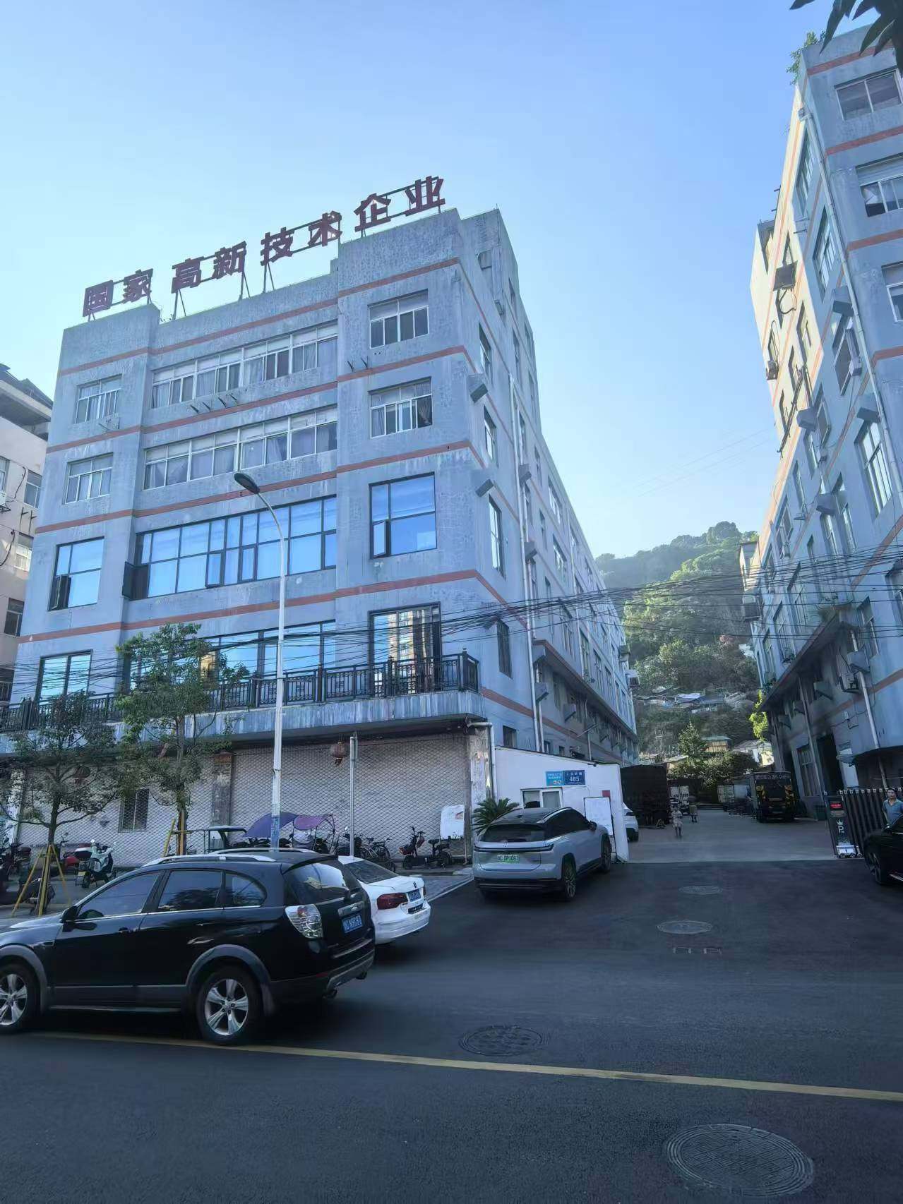 What products does Yongjia ShuangliHardware CoLtd mainly produce