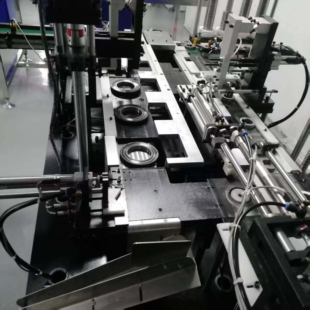 automatic assembly machine