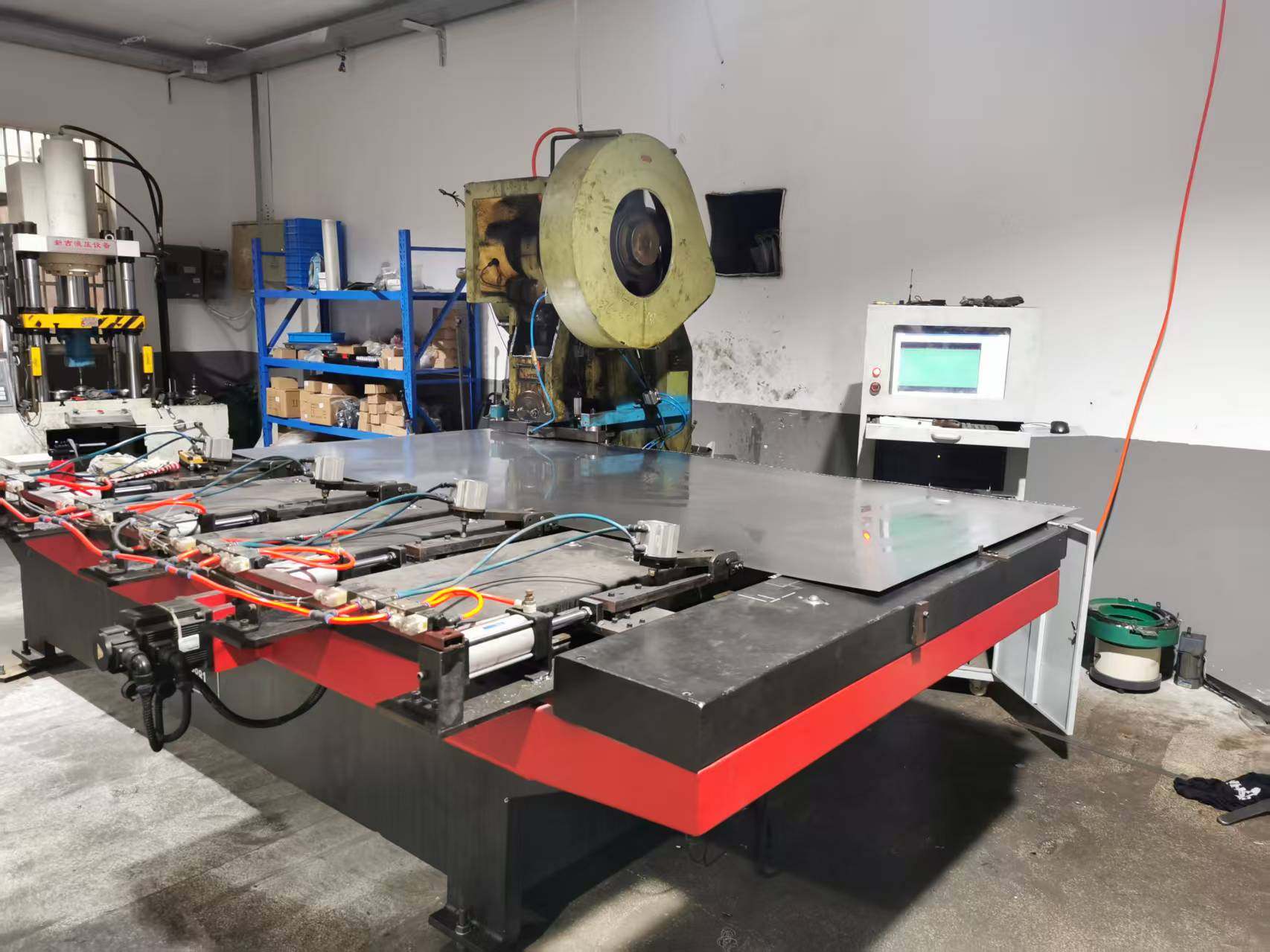 Automatic punching machine