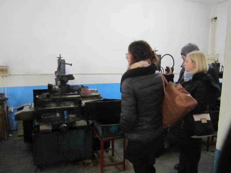 CNC wire cutting workop