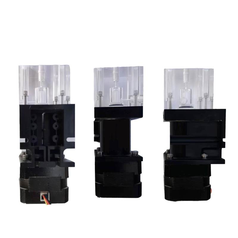 ラバーカップを使ってポンプ<br>Plunger Pump