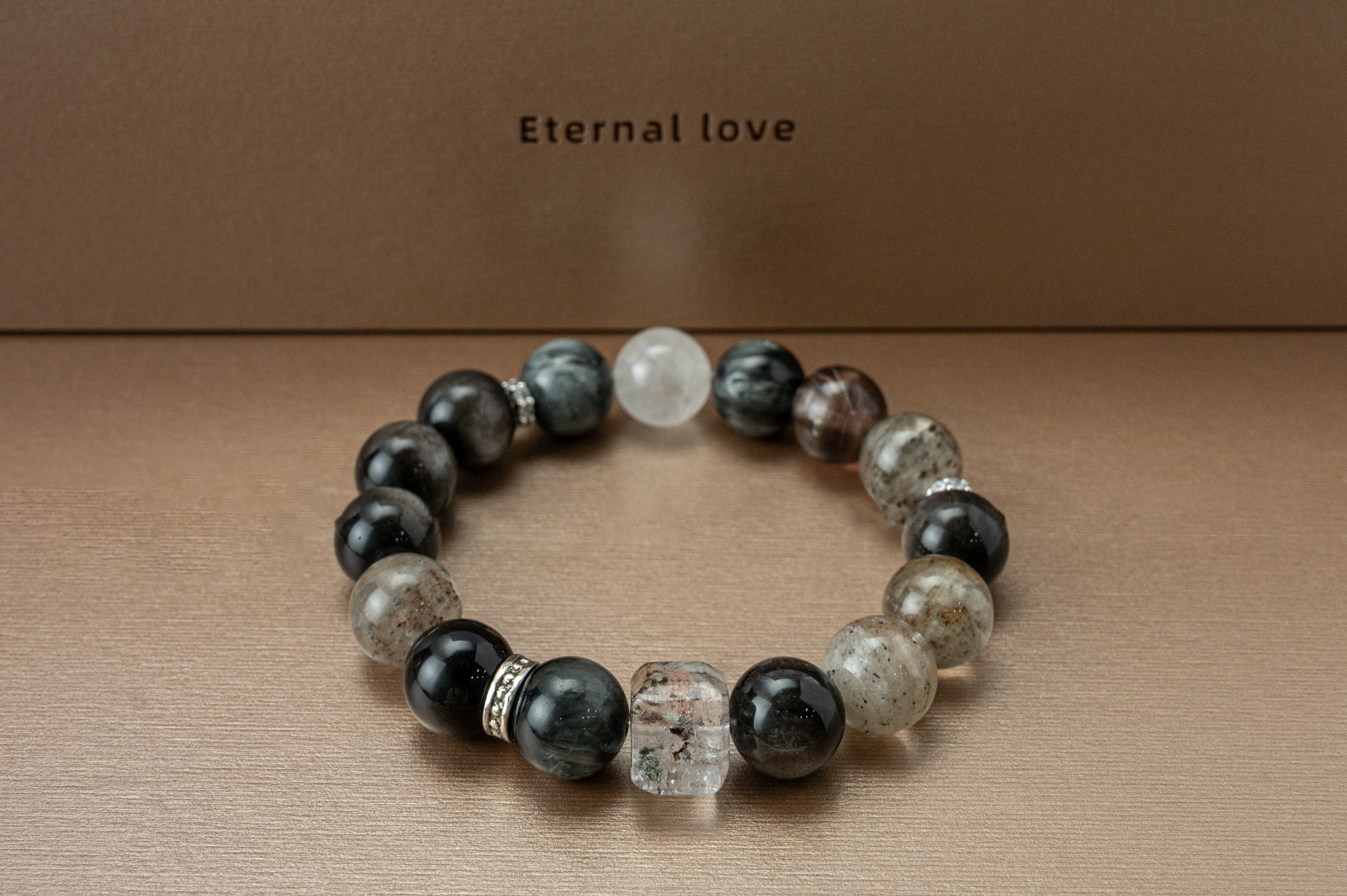 恒爱宠物善终服务（ETERNAL  LOVE恒爱宠物）全国连锁加盟品牌，全天24小时提供宠物殡仪火化服务