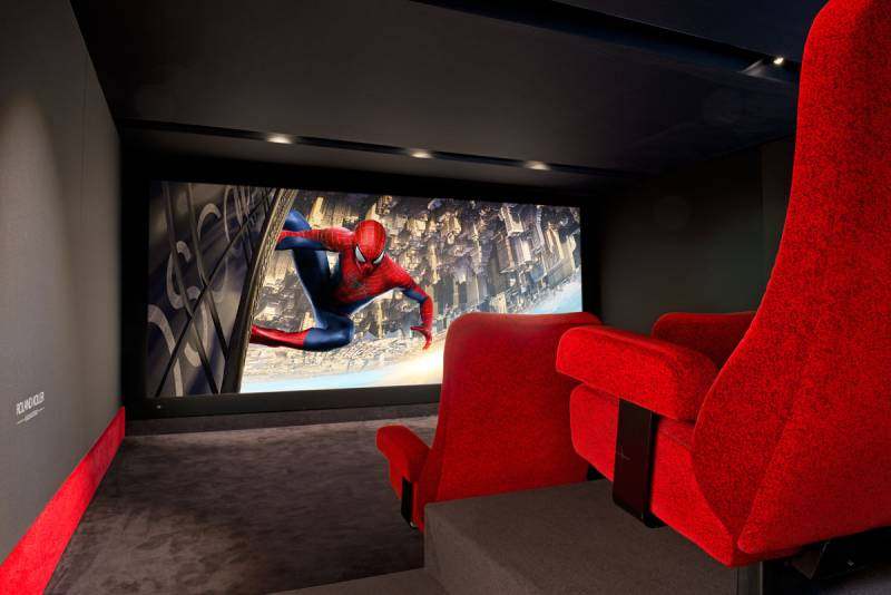 Signature Private Cinema (by Roland Koller)