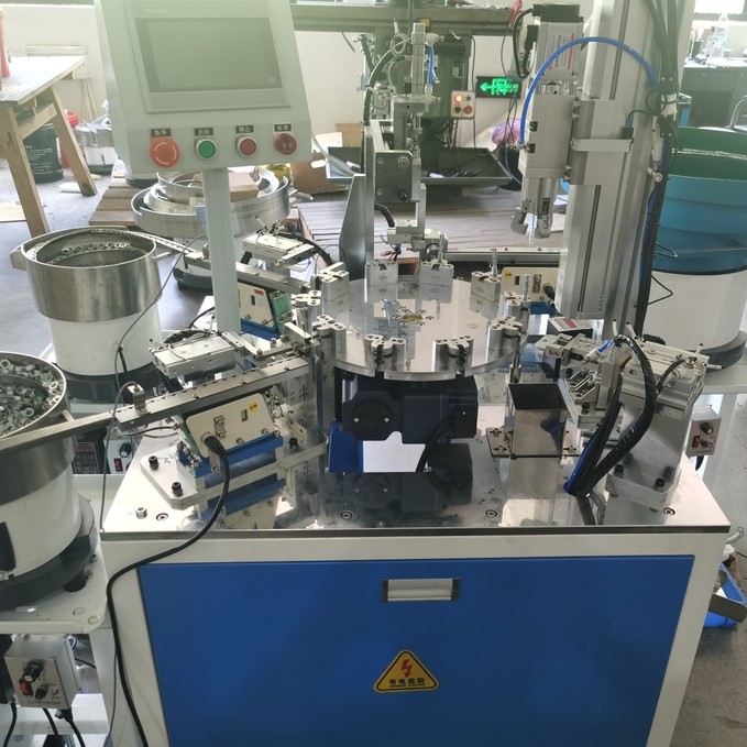 Fastener assemble machine