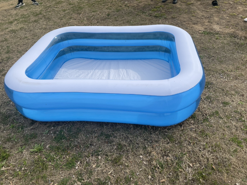 Inflatable swim pool