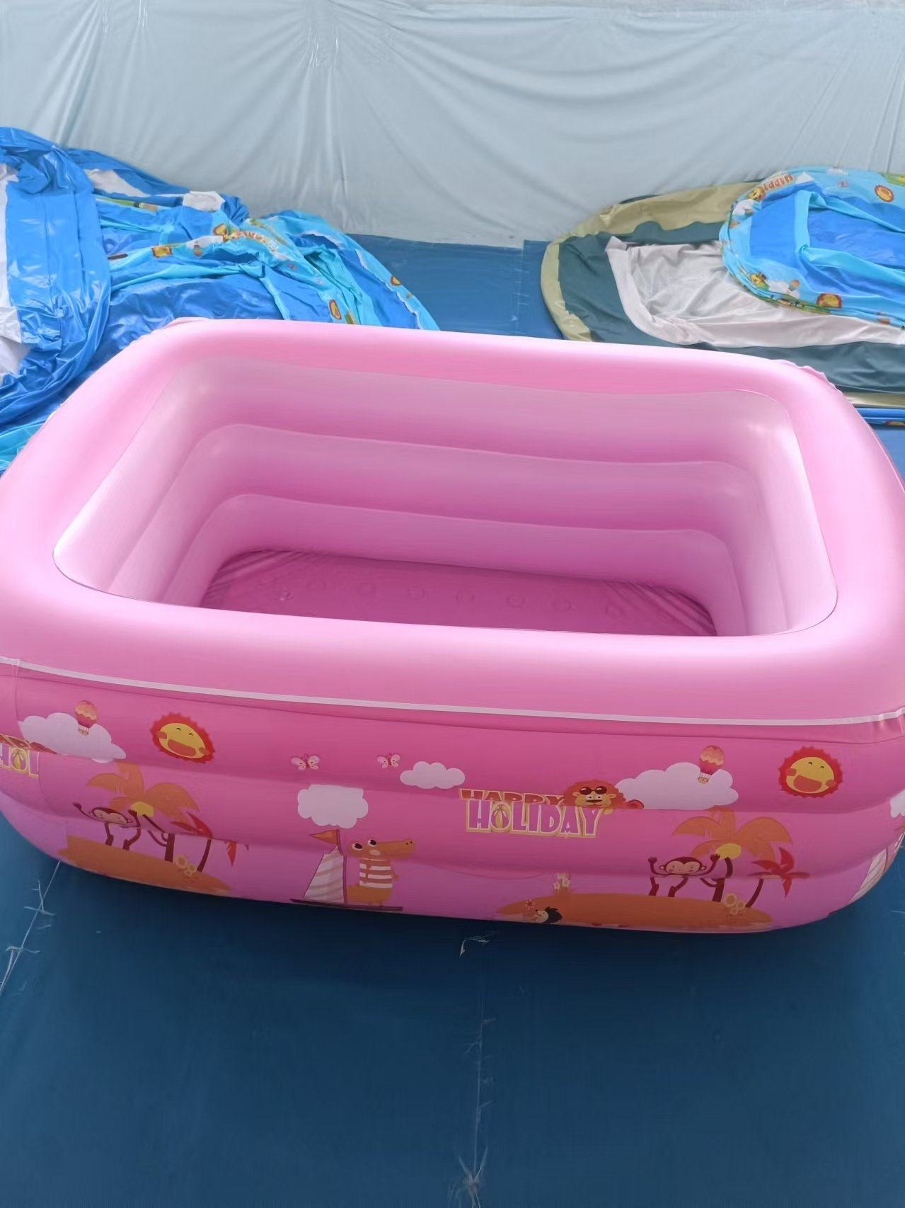 Inflatable swim pool