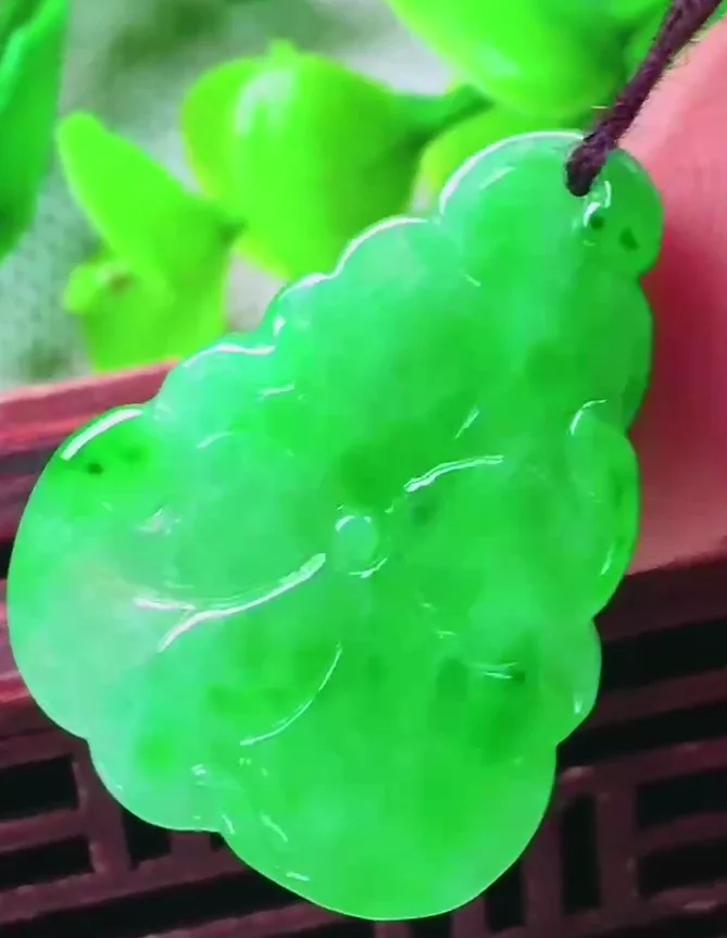  Emerald Lotus Leaf