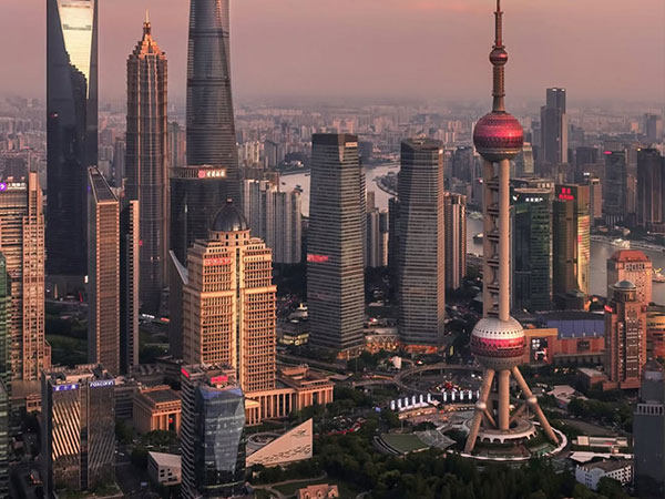 What are the general and maximum group sizes on each tour?