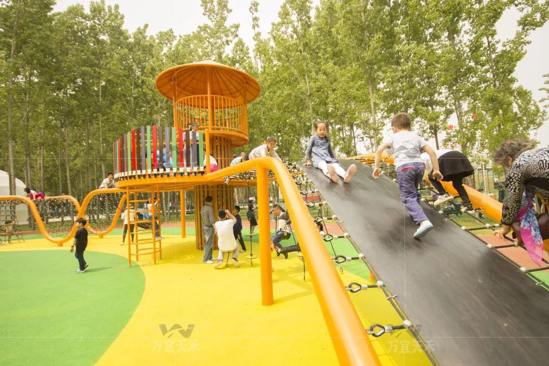 在无动力儿童乐园中,一部分标志性设备就属休闲类型,比如最为常见的