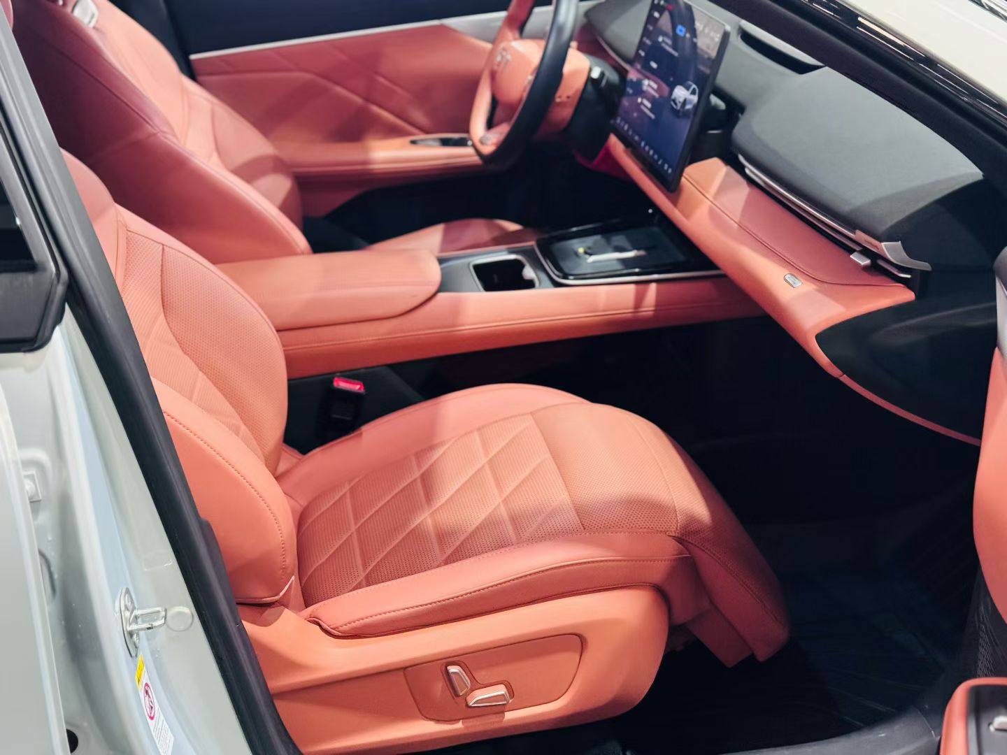 Yichun Xingyue Paipai Car Trading Co., Ltd