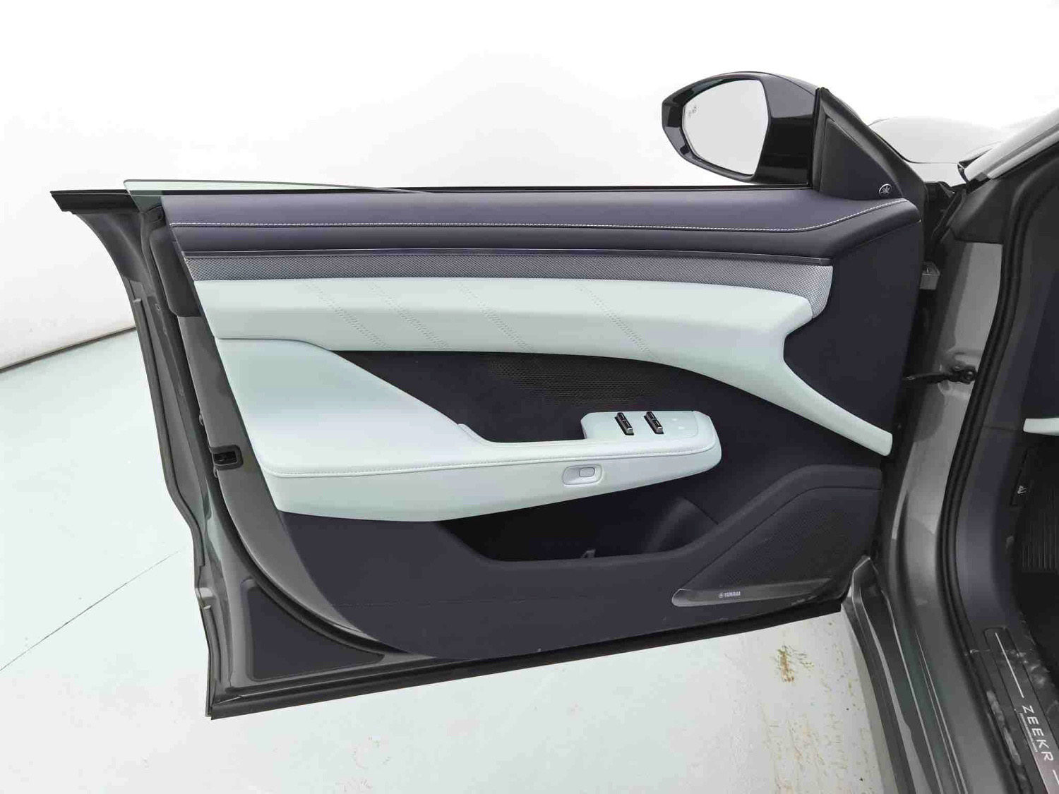 Yichun Xingyue Paipai Car Trading Co., Ltd