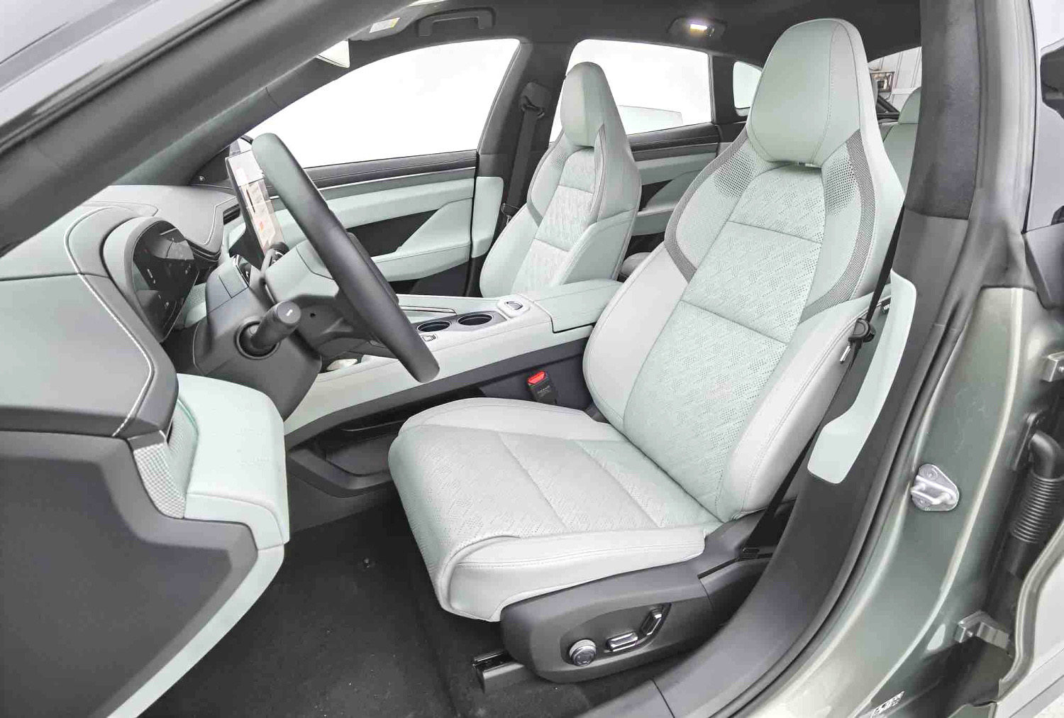 Yichun Xingyue Paipai Car Trading Co., Ltd