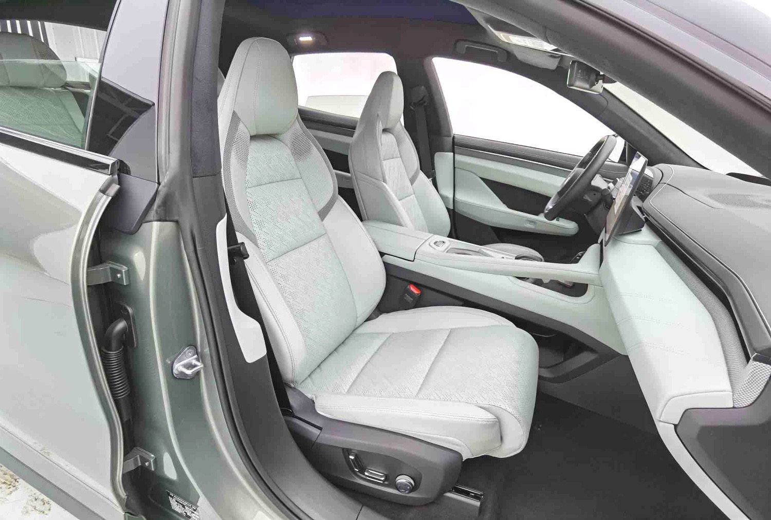 Yichun Xingyue Paipai Car Trading Co., Ltd