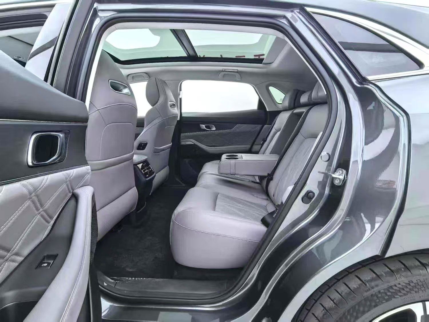 Yichun Xingyue Paipai Car Trading Co., Ltd