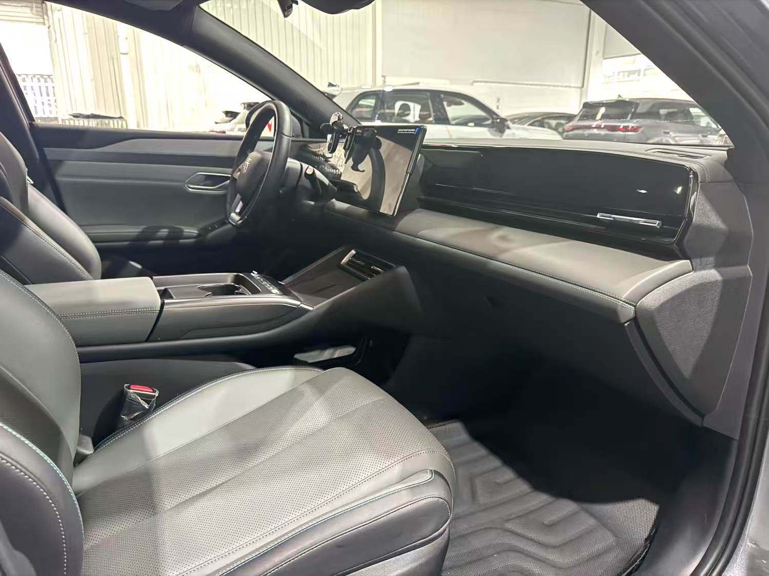 Yichun Xingyue Paipai Car Trading Co., Ltd